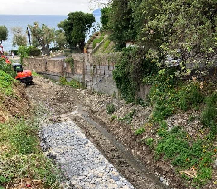 Alassio: protezione spondale del Rio Bababia al fine di garantire la sicurezza del transito stradale sulla soprastante Via Vigo